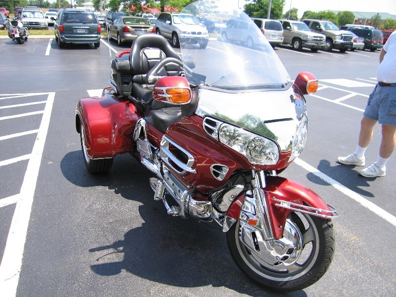 An interesting tricycle in the parking lot 
