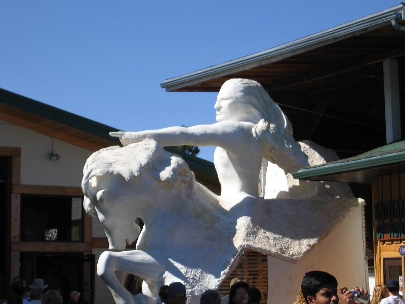 The sculpture, as well as the Memorial is in 3D. 
