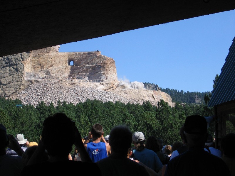 Waiting for the blasting on the Memorial. 
