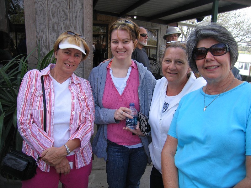 Linda Moore, Diana Rodonis and her daughter and Donna Zinnecker.