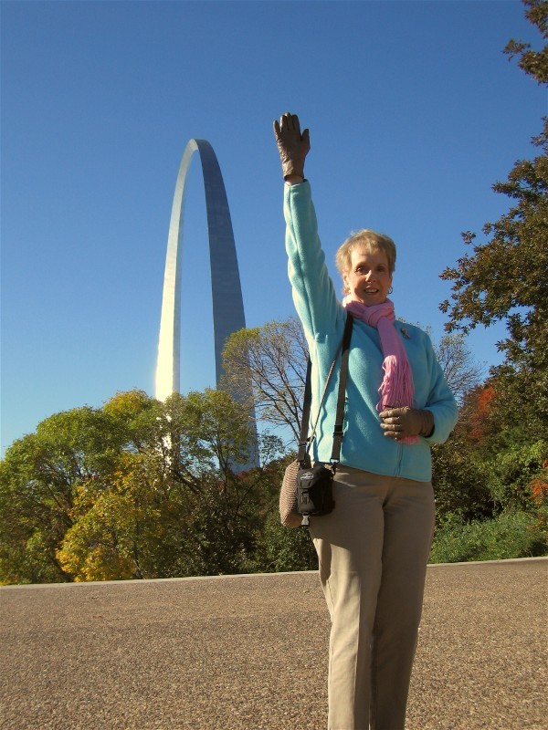 Dale Sizing up the Arch