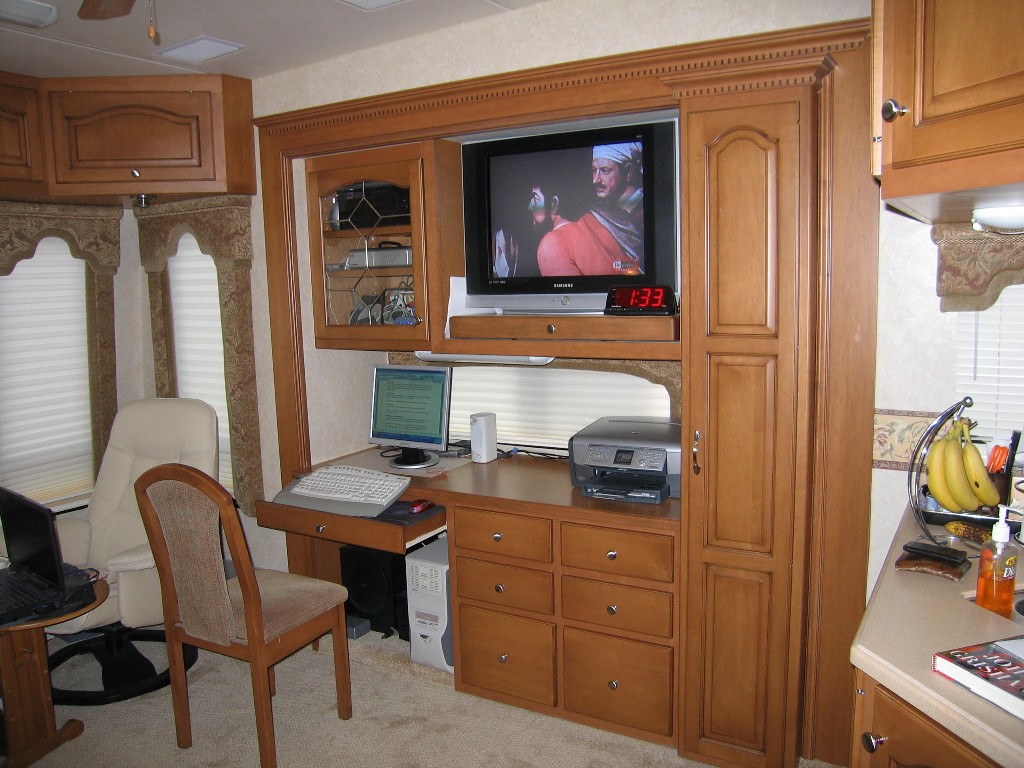 Tige Entertainment Center Desk TS Option